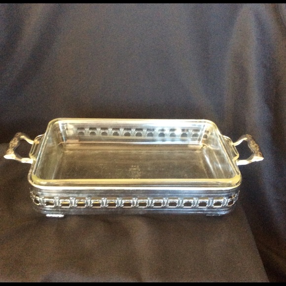 Vintage Pyrex casserole glass dish in serving tray - Picture 2 of 15